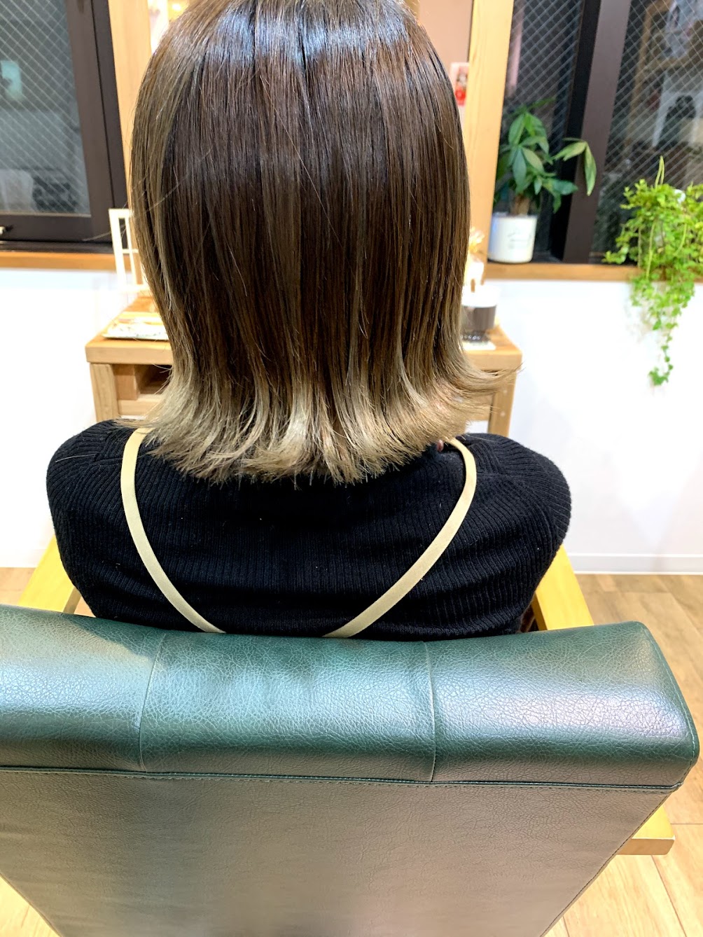 外はねボブスタイルに毛先をブリーチしてグラデーションカラー に仕上げました。 神戸三宮の美容室 kikikobe